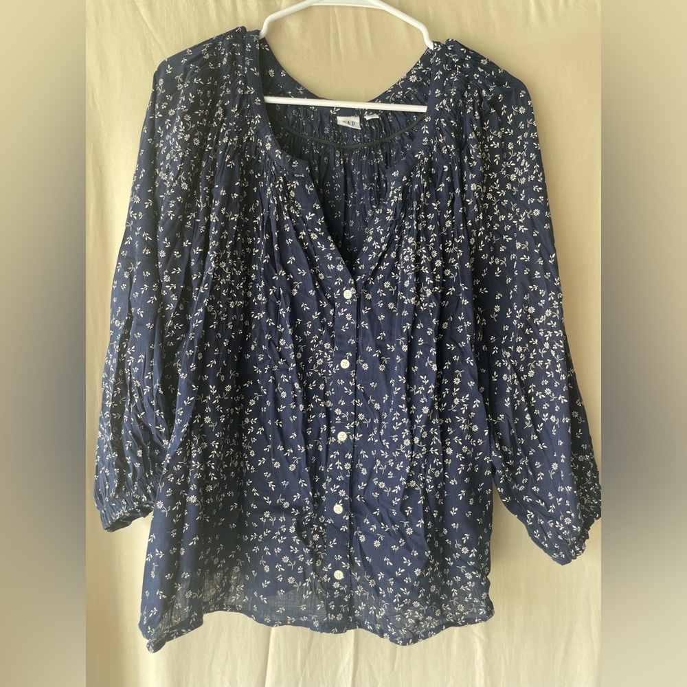 GAP Blue and White 3/4 Sleeve Buttoned Blouse